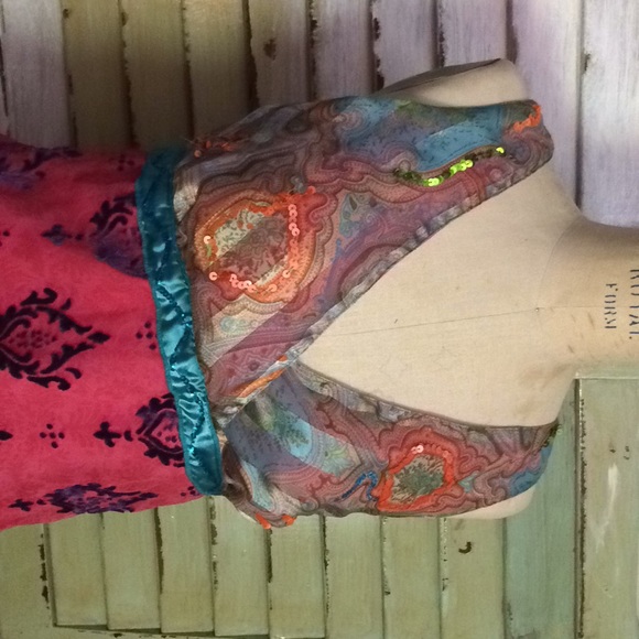 embellished colored top - - Picture 4 of 8
